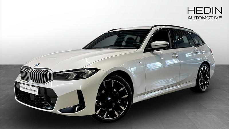 Vit (white) Begagnad 2024 BMW 320 M Sport Kombi | 478 700 kr (Lite dyr) - Bild 1/4