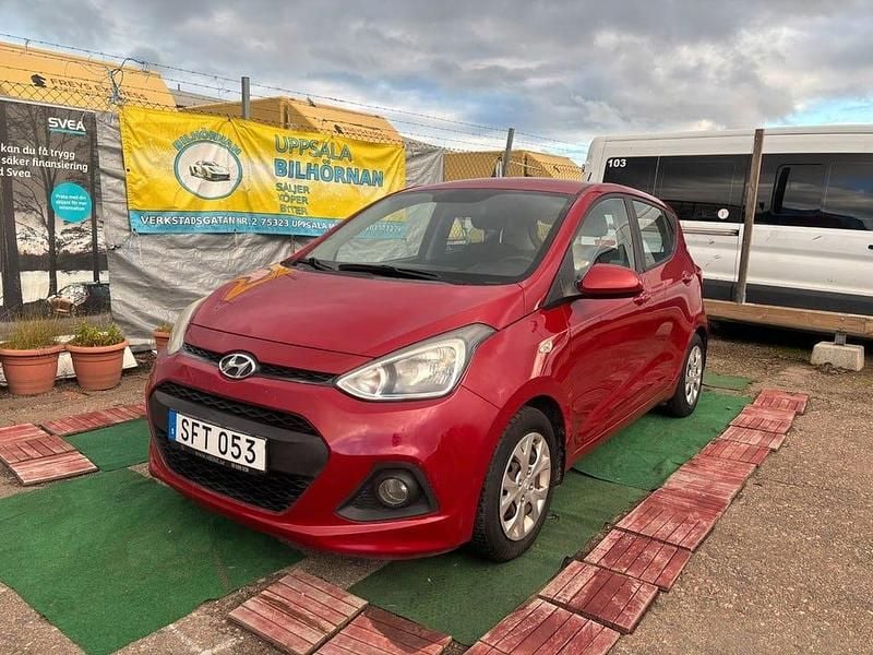 Röd Begagnad 2015 Hyundai i10 Halvkombi | 42 900 kr (Bra pris) - Bild 1/4
