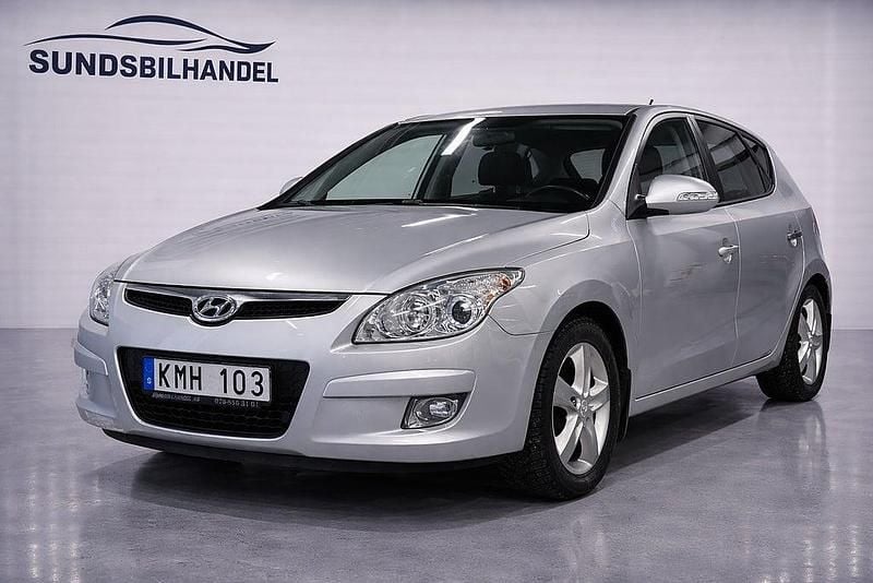 Begagnad Hyundai i30 116 HK (85 kW) 2008 Silver Halvkombi