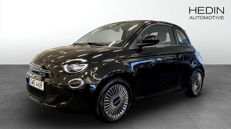 Svart Begagnad 2022 Fiat 500e Icon Halvkombi | 159 900 kr (Bra pris) - Bild 1/4