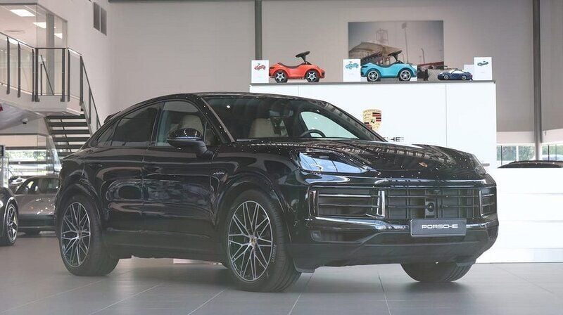 Svart Begagnad 2024 Porsche Cayenne SUV | 1 195 000 kr (Superpris) - Bild 1/4