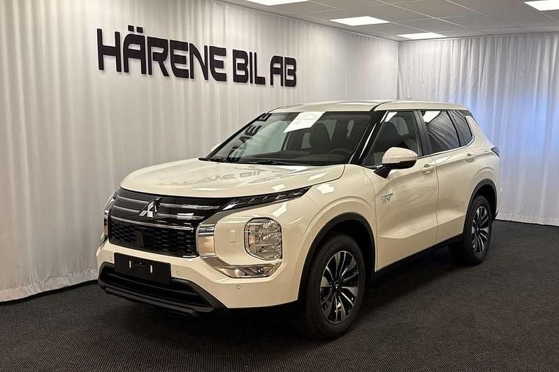 Ny Mitsubishi Outlander Invite 136 HK (100 kW) 2025 White solid SUV