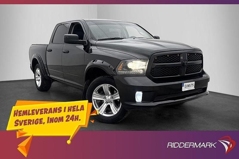 Svart Begagnad 2015 RAM 1500 Pickup | 289 900 kr - Bild 1/3