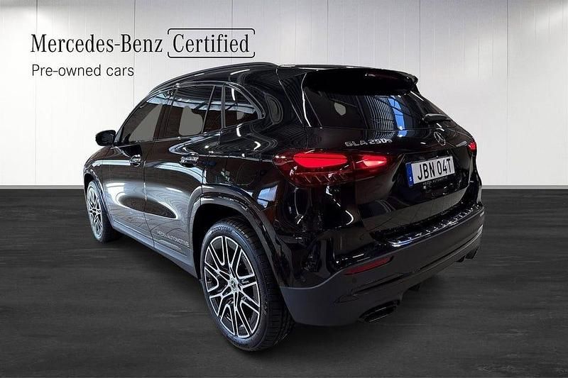 Begagnad Mercedes GLA250 Advanced Plus 163 HK (119 kW) 2025 Svart SUV