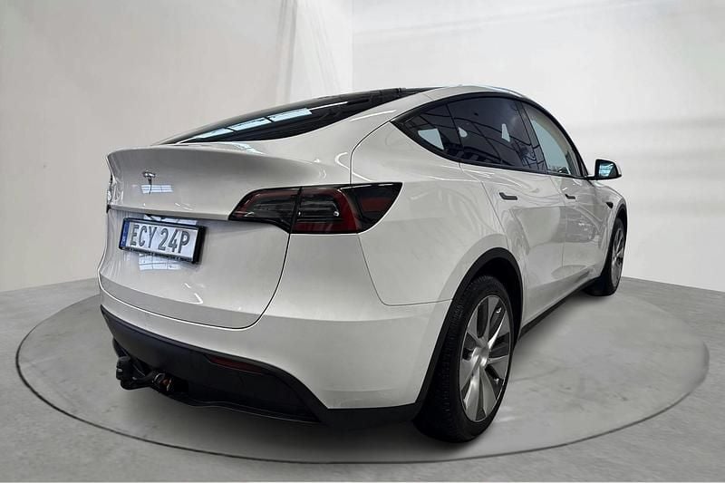 Begagnad Tesla Model Y RWD 250 kW (340 HK) 2023 Vit SUV