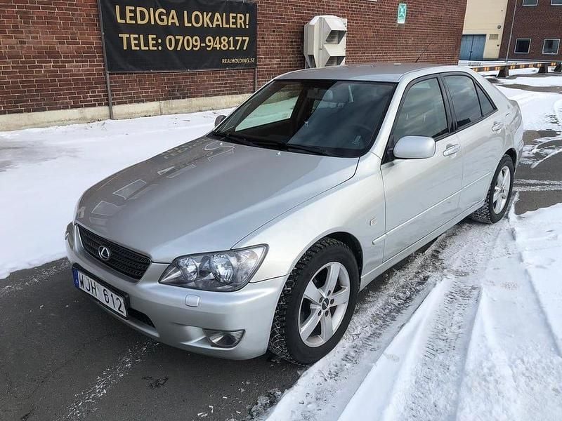 Begagnad Lexus IS200 155 HK (114 kW) 2005