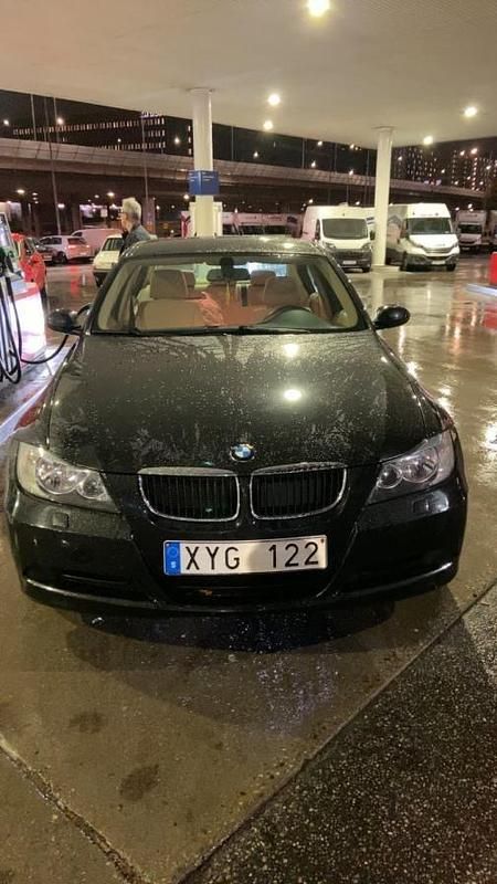 Svart Begagnad 2006 BMW 320 Sedan | 57 000 kr (Marknadspris) - Bild 1/4