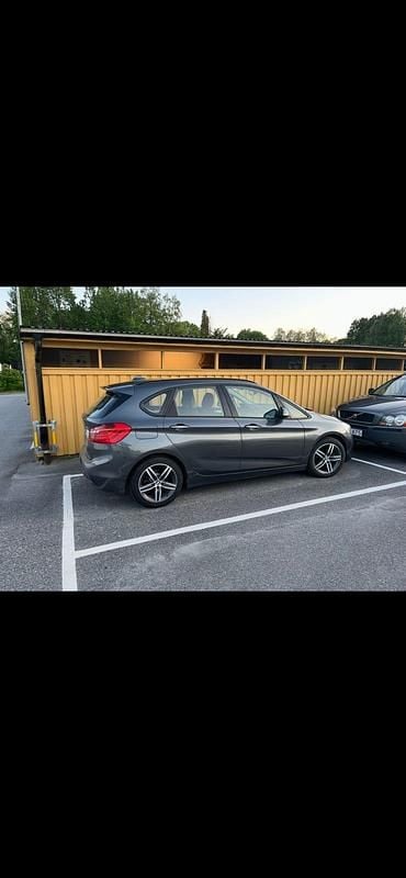 Begagnad BMW 218 150 HK (110 kW) 2016 Mörkgrå metallic Kombi