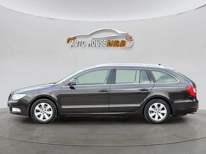 Brun Begagnad 2013 Skoda Superb Kombi | 49 500 kr (Bra pris) - Bild 1/4