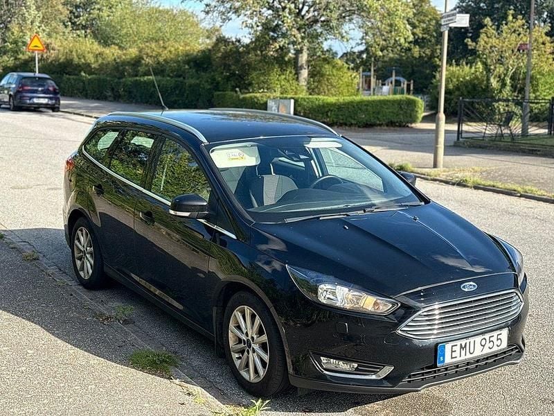 Svart Begagnad 2016 Ford Focus Titanium Kombi | 59 000 kr (Marknadspris) - Bild 1/4