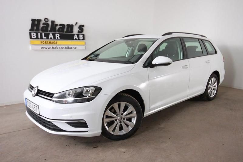 Vit Begagnad 2020 VW Golf VIII GT Kombi | 224 500 kr (Marknadspris) - Bild 1/4