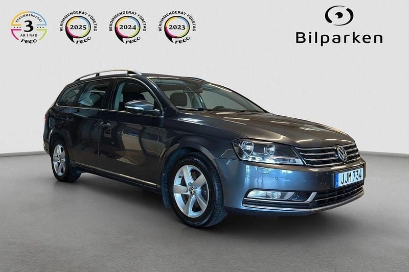 Mörkgrå Begagnad 2014 VW Passat Kombi | 109 990 kr (Marknadspris) - Bild 1/4