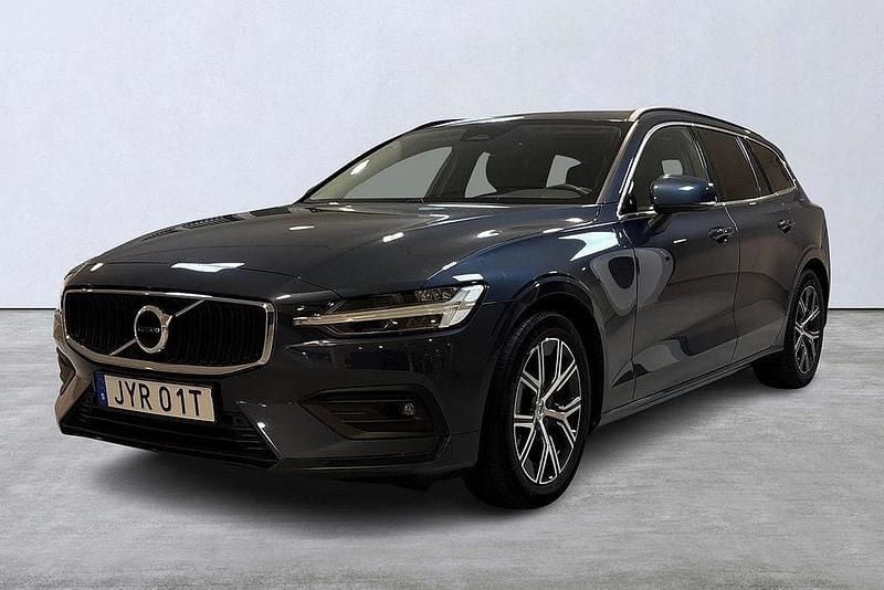 Mörkblå Begagnad 2023 Volvo V60 Core Kombi | 349 900 kr (Marknadspris) - Bild 1/4