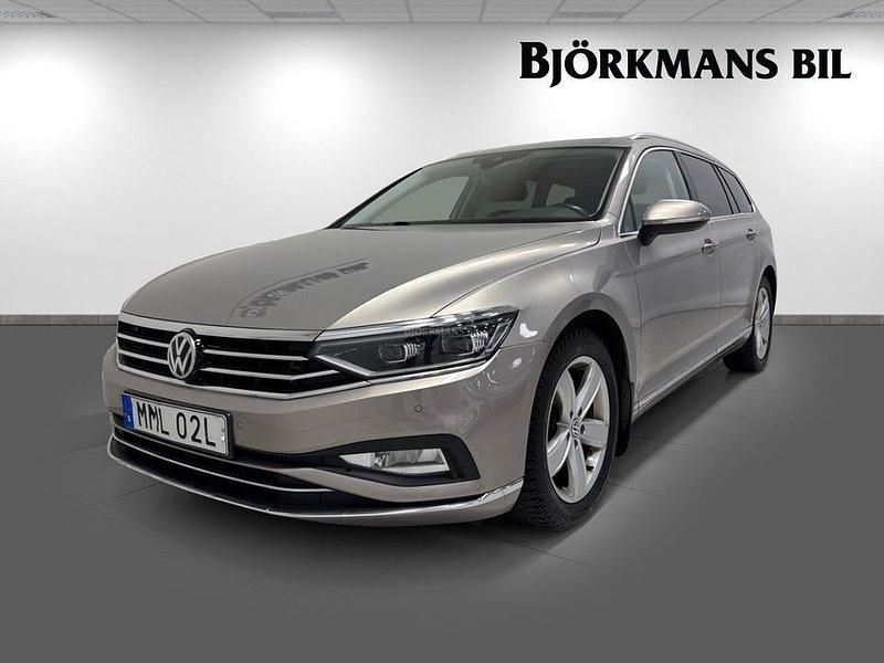 Ljusbrun Begagnad 2019 VW Passat GT Kombi | 239 900 kr (Marknadspris) - Bild 1/4