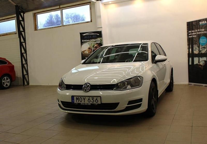 Begagnad VW Golf VII Sport 105 HK (77 kW) 2015 Vit