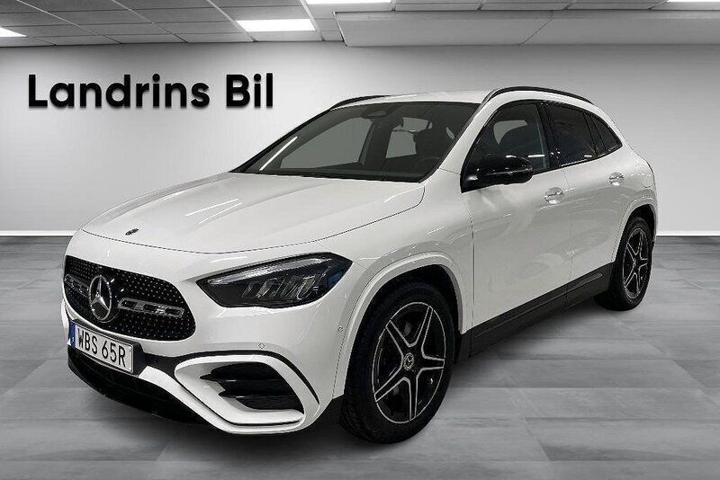 Vit Begagnad 2024 Mercedes GLA200 AMG line SUV | 439 900 kr (Marknadspris) - Bild 1/4