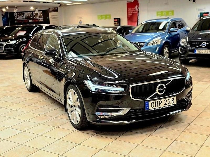 Svart Begagnad 2016 Volvo V90 Momentum Kombi | 209 900 kr (Marknadspris) - Bild 1/4