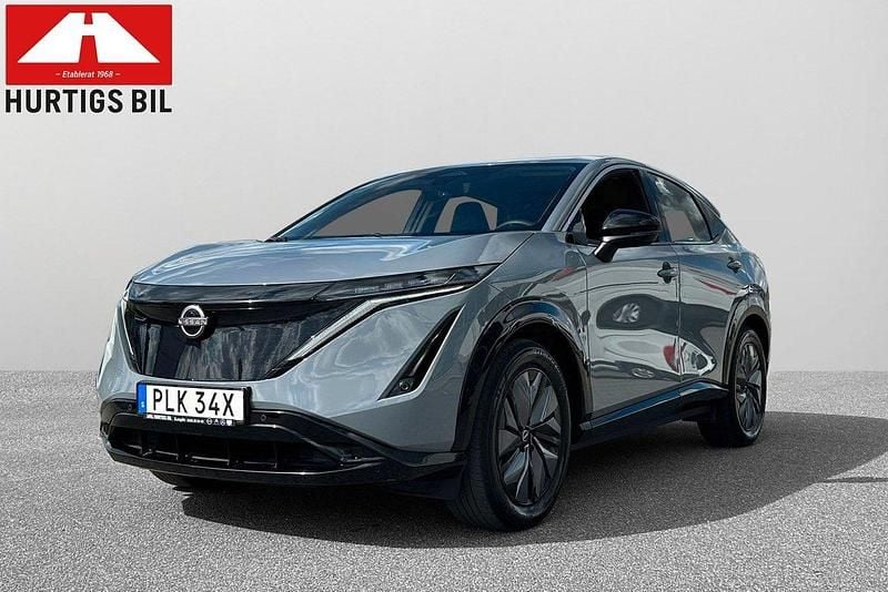 Ljusgrå (grå) Begagnad 2023 Nissan Ariya SUV | 389 900 kr (Superpris) - Bild 1/4
