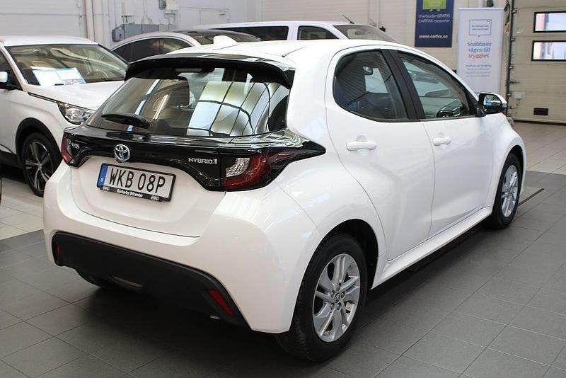 Begagnad Toyota Yaris Hybrid Active 116 HK (85 kW) 2020 Vit Halvkombi