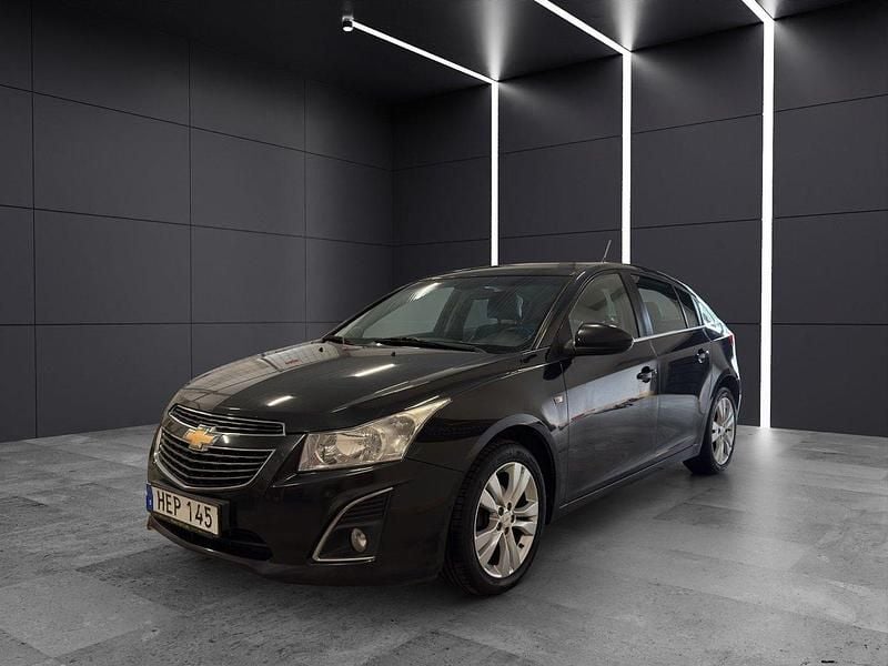 Svart Begagnad 2013 Chevrolet Cruze Halvkombi | 59 900 kr (Dyr) - Bild 1/4