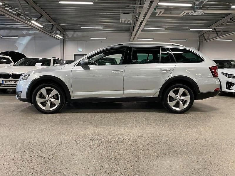 Begagnad Skoda Octavia Scout 150 HK (110 kW) 2018 Silver Kombi