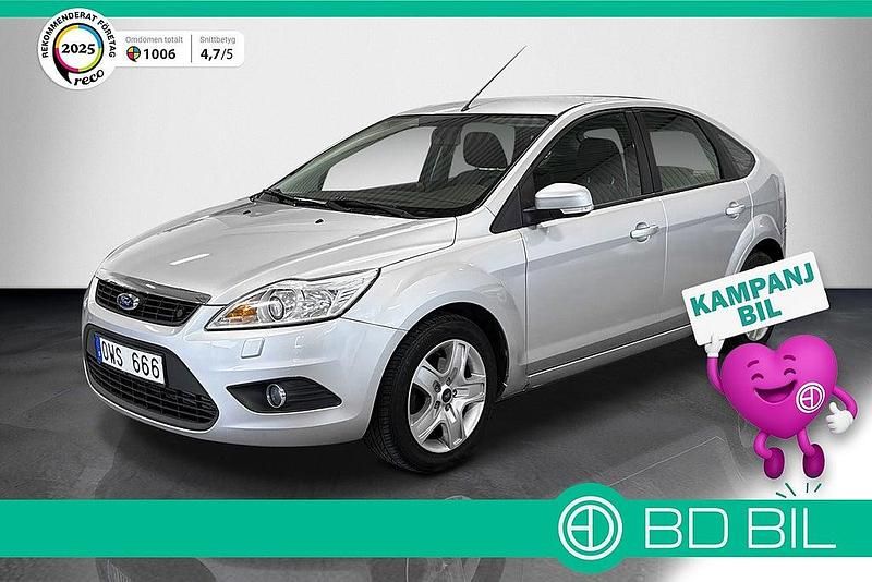 Grå Begagnad 2010 Ford Focus Halvkombi | 67 900 kr (Lite dyr) - Bild 1/3