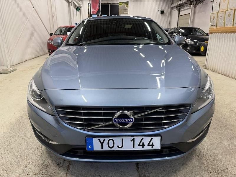 Begagnad Volvo S60 Momentum 220 HK (161 kW) 2018 Ljusblå Sedan