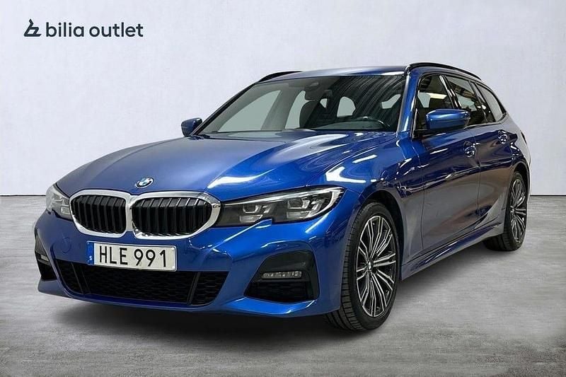 Blå Begagnad 2021 BMW 320 M Sport Kombi | 249 900 kr (Marknadspris) - Bild 1/4