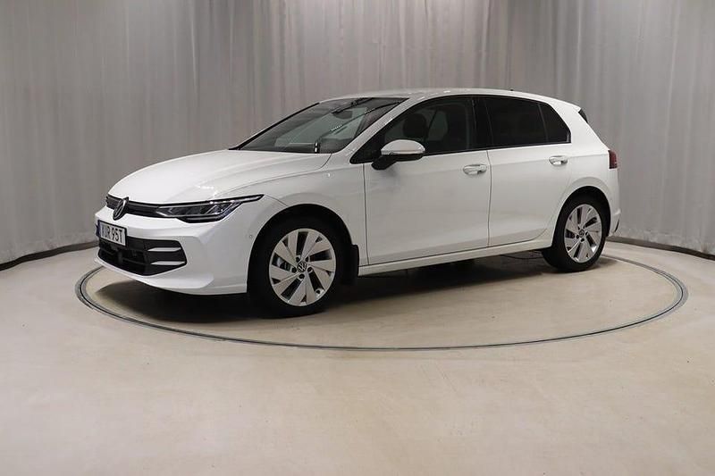 Vit Begagnad 2025 VW Golf VIII Life Kombi | 294 800 kr (Bra pris) - Bild 1/4
