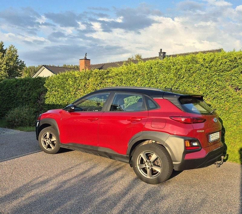 Röd Begagnad 2020 Hyundai Kona Trend SUV | 139 900 kr (Marknadspris) - Bild 1/4