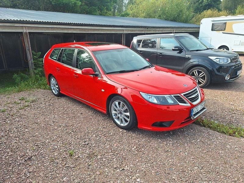Röd Begagnad 2011 Saab 9-3 Vector Kombi | 89 000 kr (Dyr) - Bild 1/4