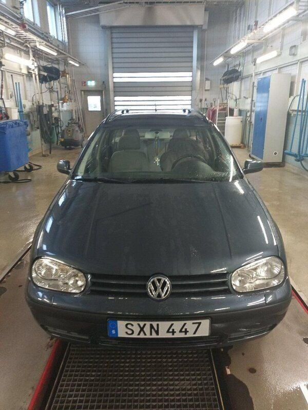 Grå Begagnad 2002 VW Golf IV Basis Kombi | 34 900 kr (Marknadspris) - Bild 1/4