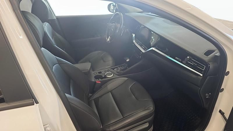 Begagnad Kia Niro Advance 105 HK (77 kW) 2020 Vit (white) SUV