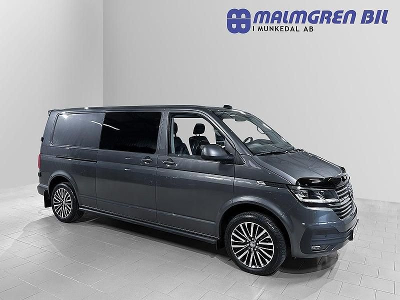 Grå Begagnad 2022 VW Transporter Active Van | 798 750 kr (Dyr) - Bild 1/4