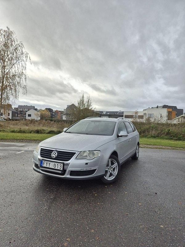 Silver Begagnad 2008 VW Passat Sportline Kombi | 27 000 kr (Superpris) - Bild 1/4