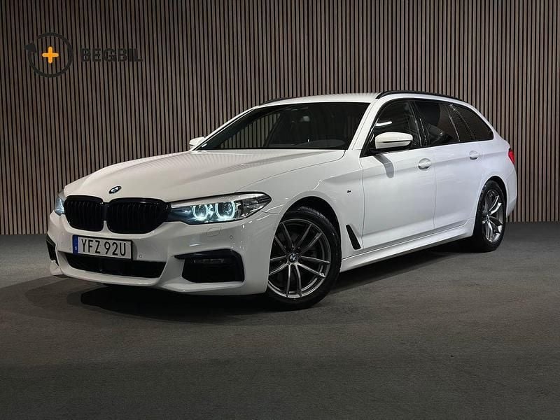 Vit Begagnad 2020 BMW 520 M Sport Kombi | 368 900 kr (Marknadspris) - Bild 1/3