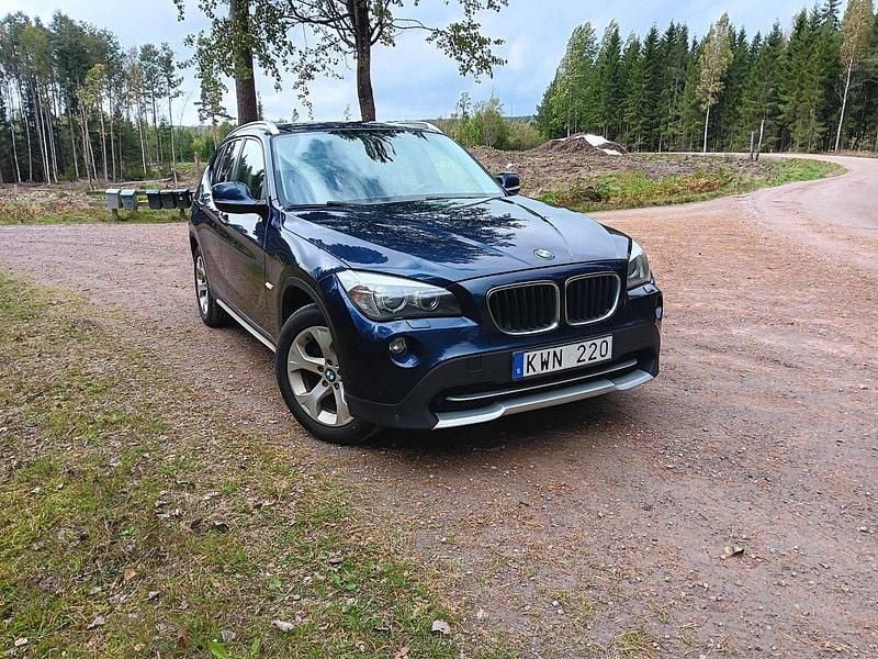 Blå Begagnad 2011 BMW X1 SUV | 65 000 kr (Marknadspris) - Bild 1/4