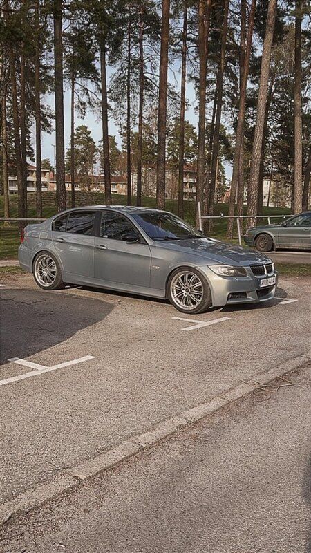 Grå Begagnad 2005 BMW 325 Advantage Sedan | 35 000 kr (Bra pris) - Bild 1/4