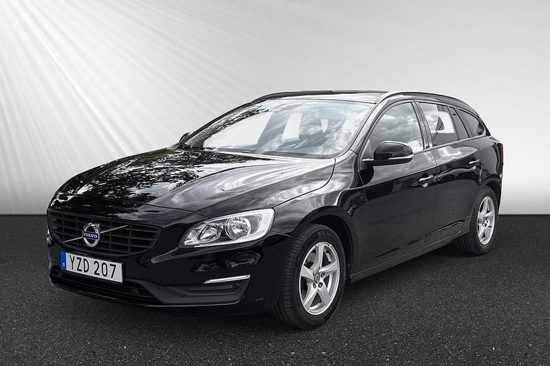 Svart Begagnad 2017 Volvo V60 Standard Kombi | 179 800 kr (Marknadspris) - Bild 1/4