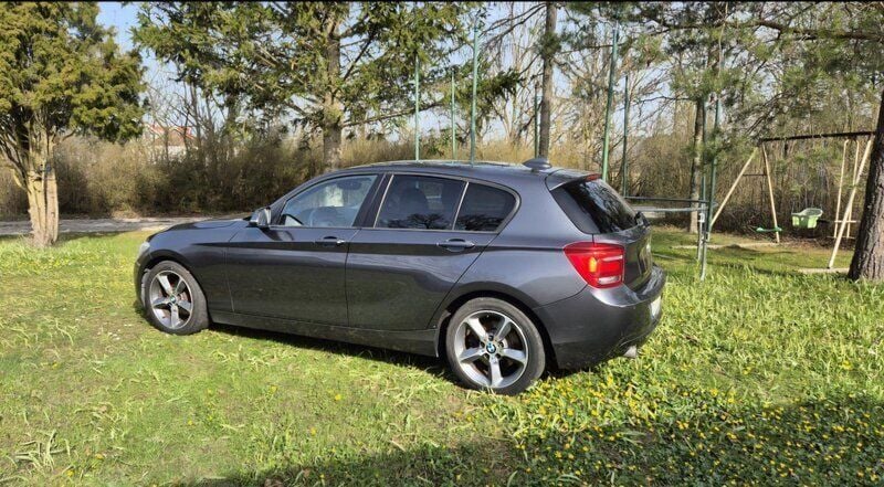 Grå Begagnad 2012 BMW 120 Halvkombi | 75 000 kr (Bra pris) - Bild 1/4