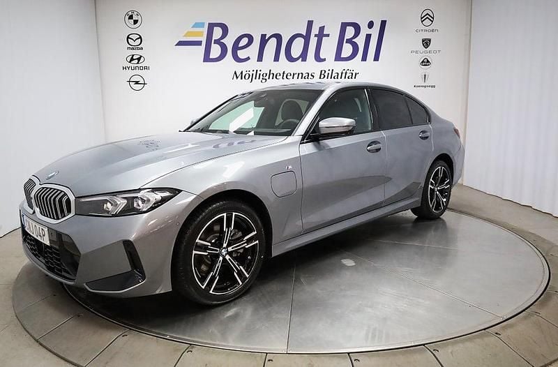 Ny BMW 330e M Sport 292 HK (214 kW) 2025 Skyscraper grey metallic Sedan