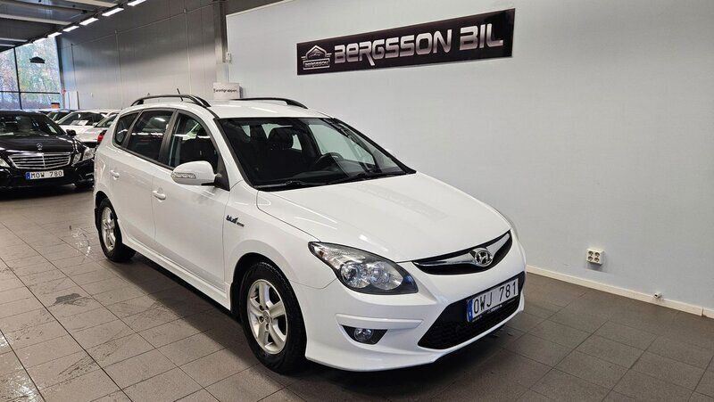 Vit Begagnad 2011 Hyundai i30 Kombi | 49 900 kr (Lite dyr) - Bild 1/4