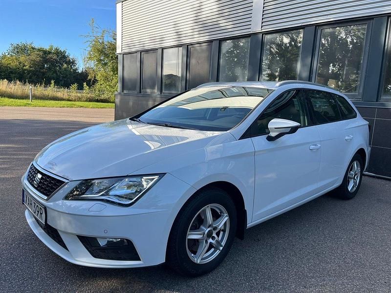 Vit Begagnad 2020 Seat Leon ST Style Kombi | 104 900 kr (Marknadspris) - Bild 1/4