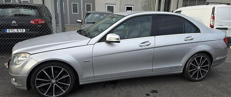 Silver Begagnad 2011 Mercedes C220 Avantgarde Sedan | 49 900 kr (Bra pris) - Bild 1/4