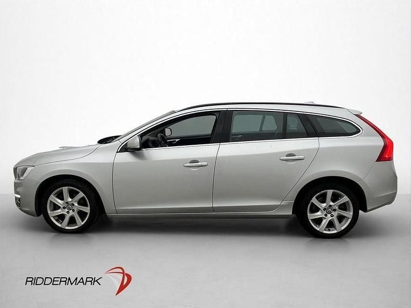 Begagnad Volvo V60 Momentum 120 HK (88 kW) 2016 Silver Kombi