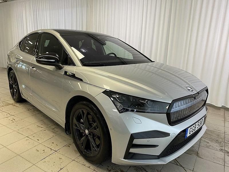 Silver Begagnad 2022 Skoda Enyaq iV RS SUV | 425 000 kr (Marknadspris) - Bild 1/4