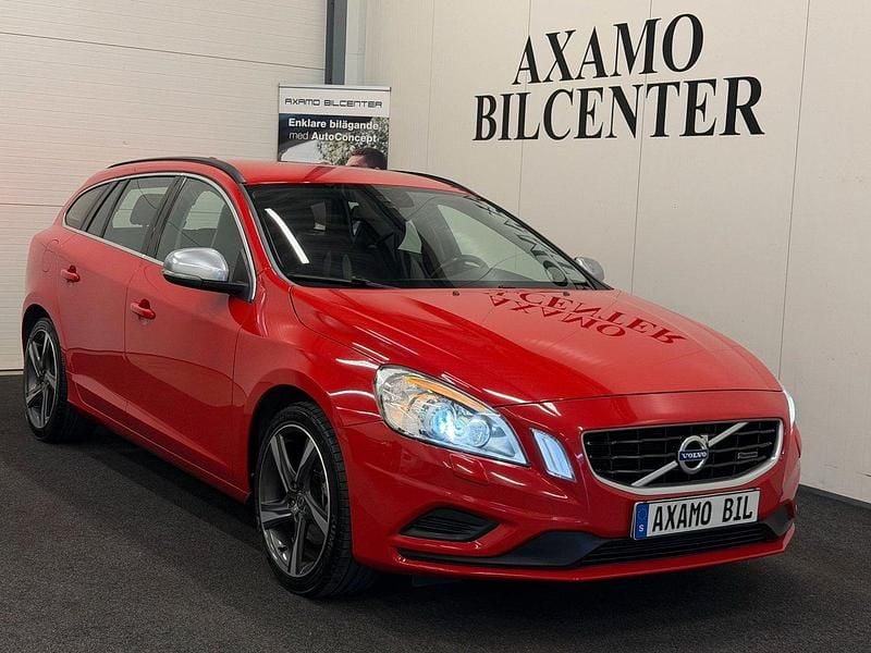 Röd Begagnad 2011 Volvo V60 R-Design Kombi | 109 900 kr (Marknadspris) - Bild 1/4