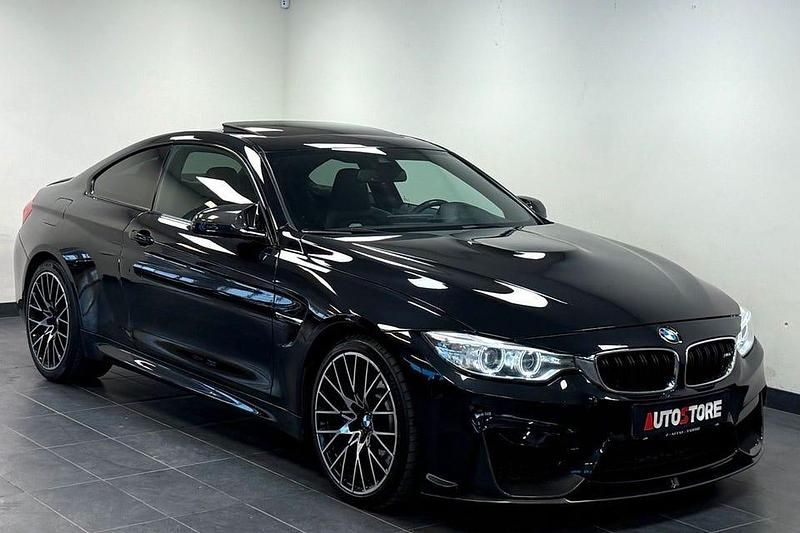 Svart Begagnad 2015 BMW M4 M Performance Sportkupé | 469 900 kr (Marknadspris) - Bild 1/4