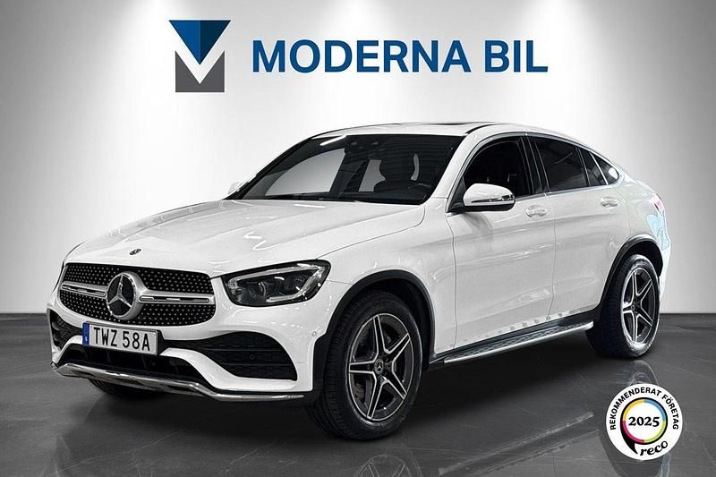 Vit Begagnad 2019 Mercedes GLC220 AMG Sportkupé | 369 700 kr (Marknadspris) - Bild 1/4