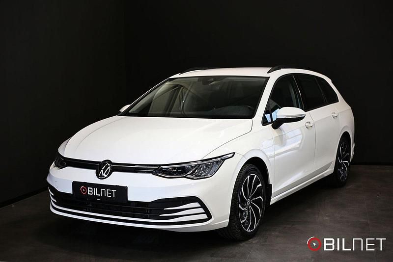 Vit Begagnad 2023 VW Golf VIII Kombi | 269 900 kr (Marknadspris) - Bild 1/3